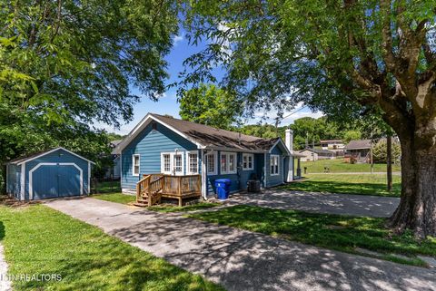 Tiny photo for 300 Hillcrest St, Clinton, TN 37716 (MLS # 1340459)