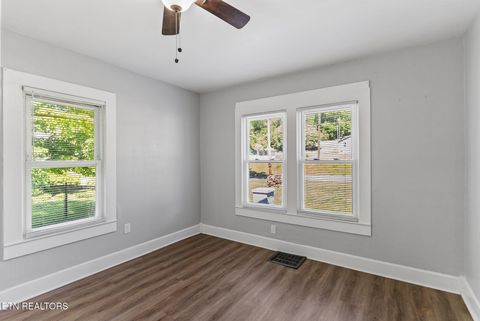Tiny photo for 300 Hillcrest St, Clinton, TN 37716 (MLS # 1340459)