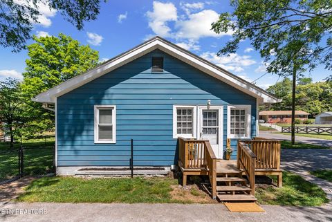 Tiny photo for 300 Hillcrest St, Clinton, TN 37716 (MLS # 1340459)