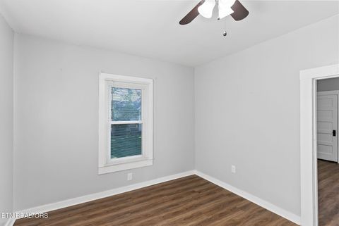 Tiny photo for 300 Hillcrest St, Clinton, TN 37716 (MLS # 1340459)