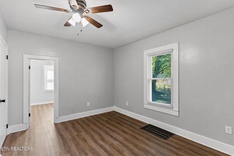 Tiny photo for 300 Hillcrest St, Clinton, TN 37716 (MLS # 1340459)