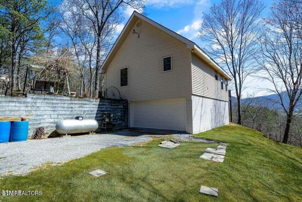 Photo of 3132 Wears Overlook Lane, Sevierville, TN 37862 (MLS # 1334438)
