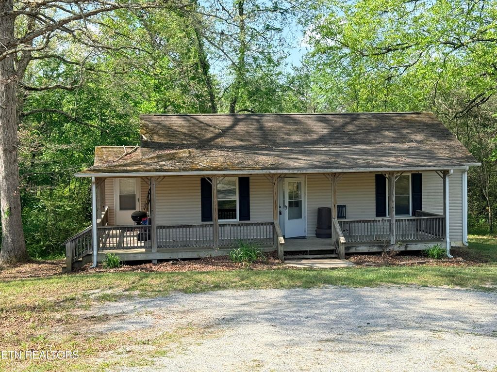 Photo of 1258 Hensley Rd, Jamestown, TN 38556 (MLS # 1338201)