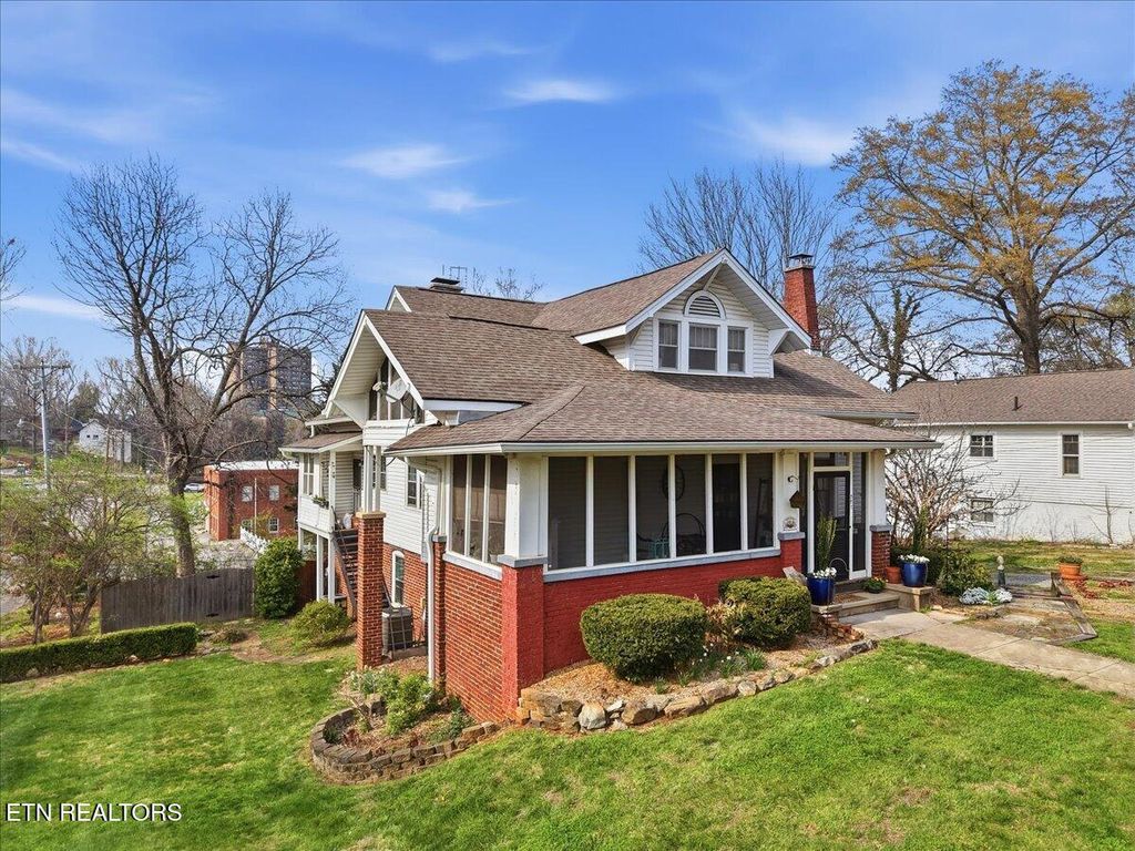 Photo of 227 W Goddard Ave, Maryville, TN 37803 (MLS # 1333625)