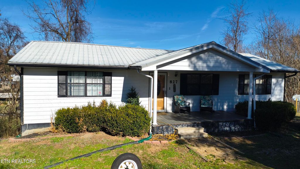 Photo of 827 Seabrook St, Newport, TN 37821 (MLS # 1325164)