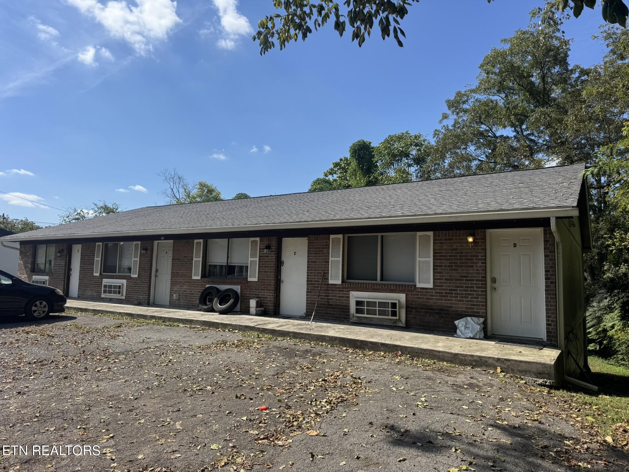 1215 Shields Ferry Rd