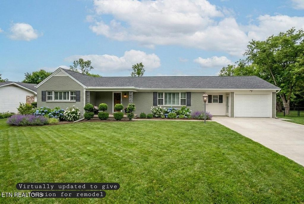 Photo of 978 N Linden Drive, Alcoa, TN 37701 (MLS # 1330786)