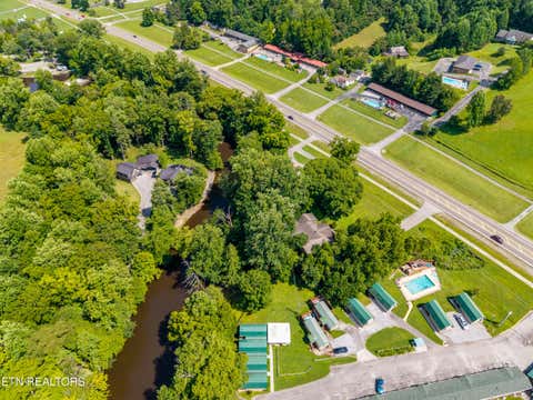 Tiny photo for 8229 E Lamar Alexander Parkway Pkwy, Townsend, TN 37882 (MLS # 1346643)