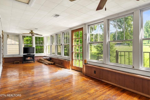 Tiny photo for 8229 E Lamar Alexander Parkway Pkwy, Townsend, TN 37882 (MLS # 1346643)