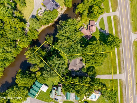 Tiny photo for 8229 E Lamar Alexander Parkway Pkwy, Townsend, TN 37882 (MLS # 1346643)