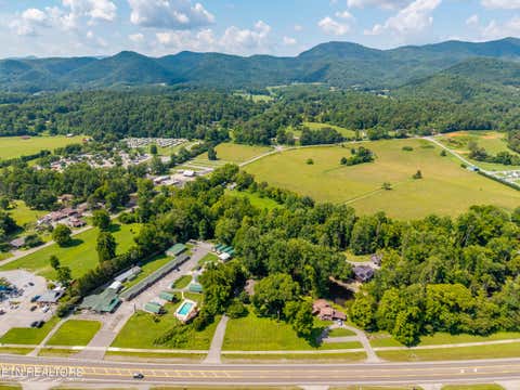 Tiny photo for 8229 E Lamar Alexander Parkway Pkwy, Townsend, TN 37882 (MLS # 1346643)