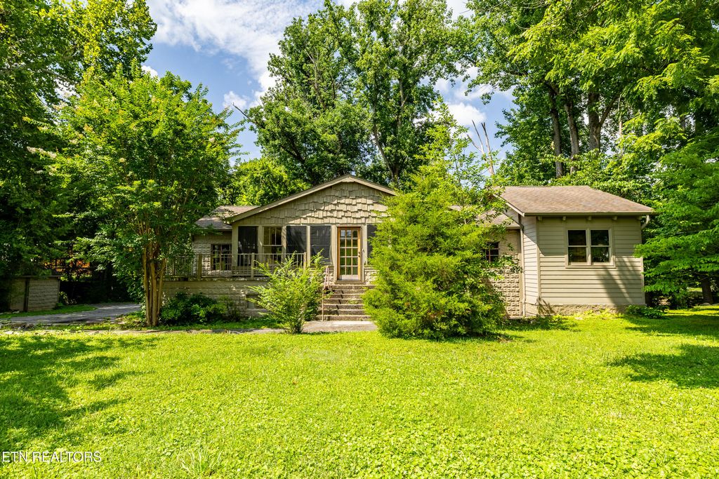 Photo of 8229 E Lamar Alexander Parkway Pkwy, Townsend, TN 37882 (MLS # 1346643)