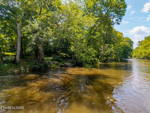 Tiny photo for 8229 E Lamar Alexander Parkway Pkwy, Townsend, TN 37882 (MLS # 1346643)