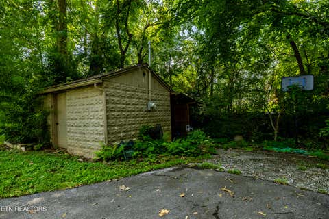 Tiny photo for 8229 E Lamar Alexander Parkway Pkwy, Townsend, TN 37882 (MLS # 1346643)