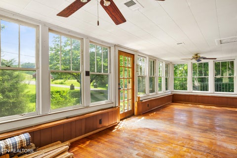 Tiny photo for 8229 E Lamar Alexander Parkway Pkwy, Townsend, TN 37882 (MLS # 1346643)