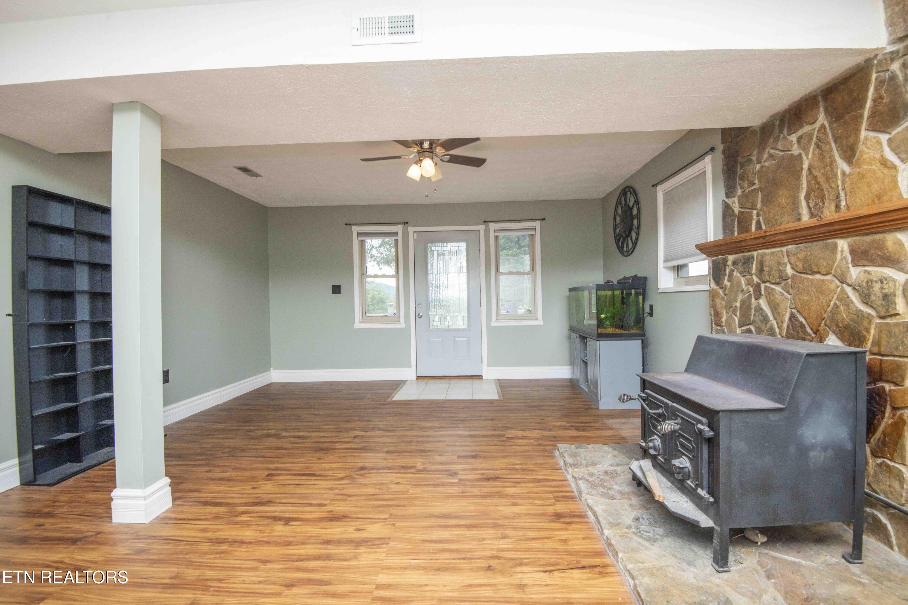 947 Lawnville Rd