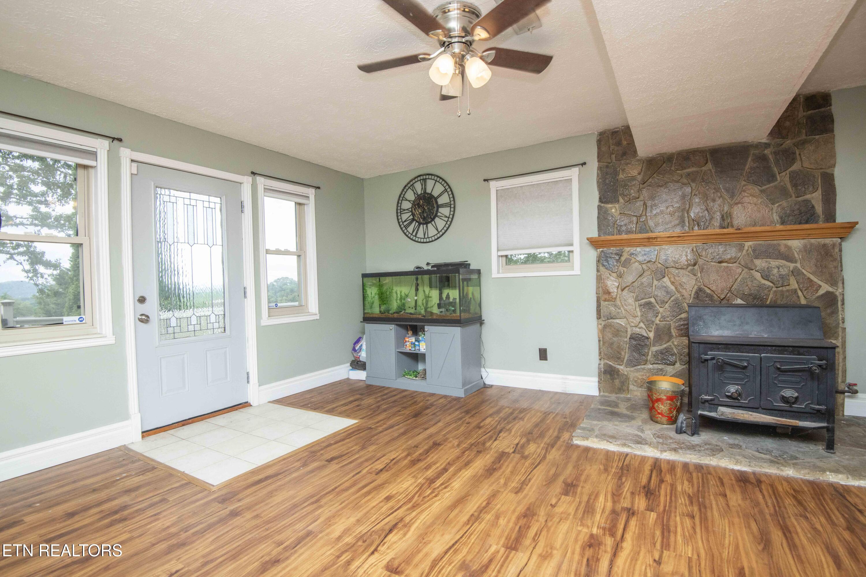 947 Lawnville Rd