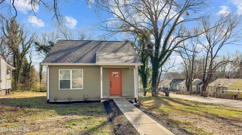 Photo of 2000 Seminole Ave, Knoxville, TN 37915 (MLS # 1332014)