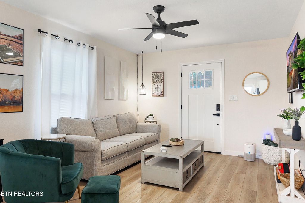 Photo of 2000 Seminole Ave, Knoxville, TN 37915 (MLS # 1332014)