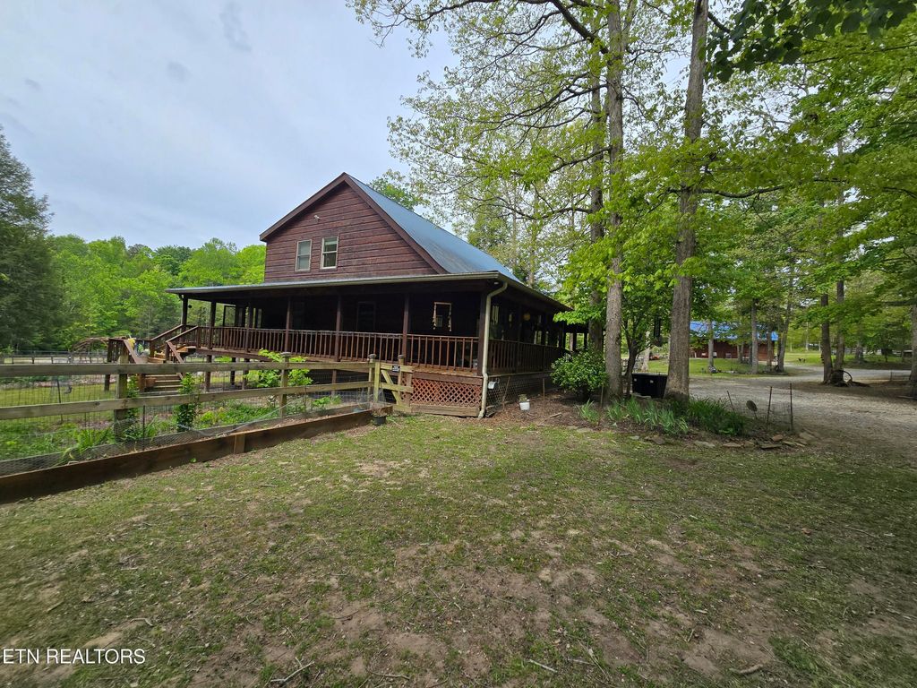 Photo of 270 Maggie Valley Drive, Jamestown, TN 38556 (MLS # 1339692)