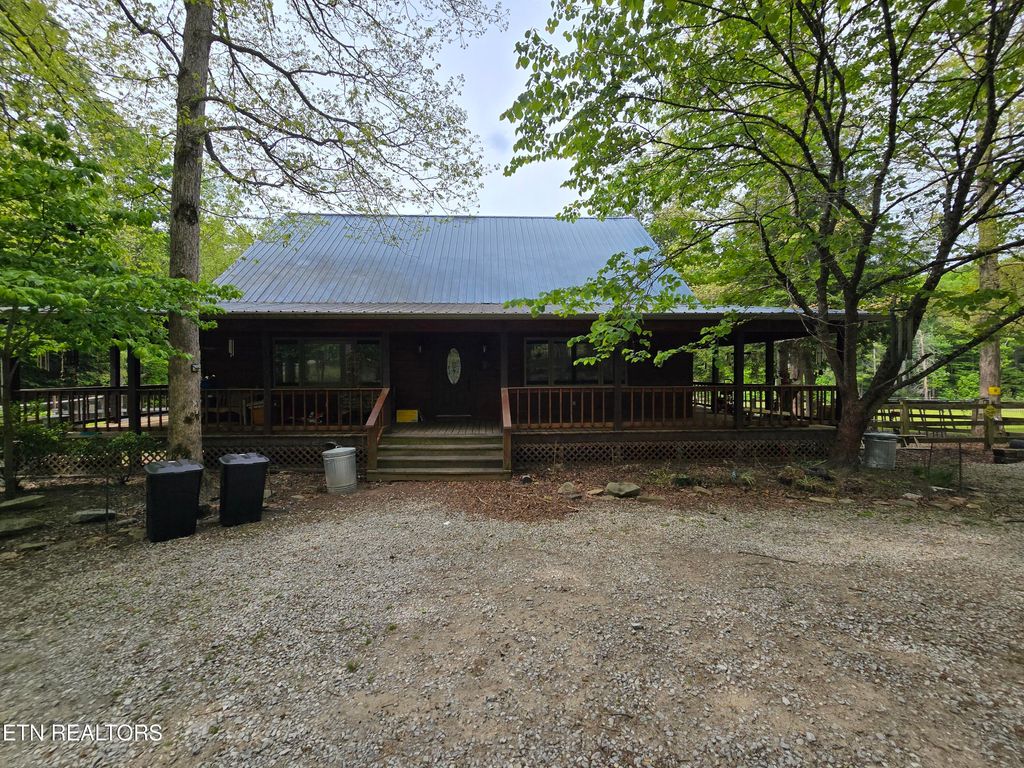 Photo of 270 Maggie Valley Drive, Jamestown, TN 38556 (MLS # 1339692)