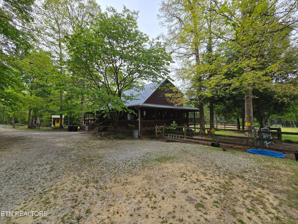 Photo of 270 Maggie Valley Drive, Jamestown, TN 38556 (MLS # 1339692)