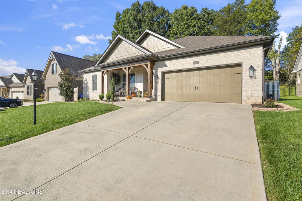 Photo of 7857 Saddlebrooke Drive, Knoxville, TN 37938 (MLS # 1317189)