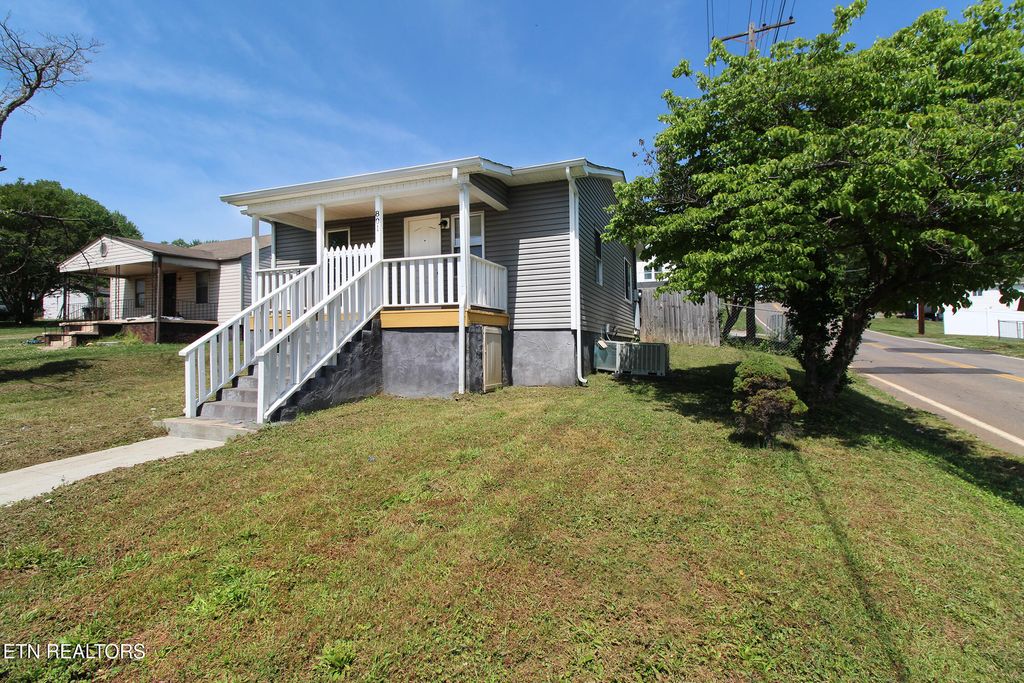 Photo of 801 W Emerald Ave, Knoxville, TN 37921 (MLS # 1339198)