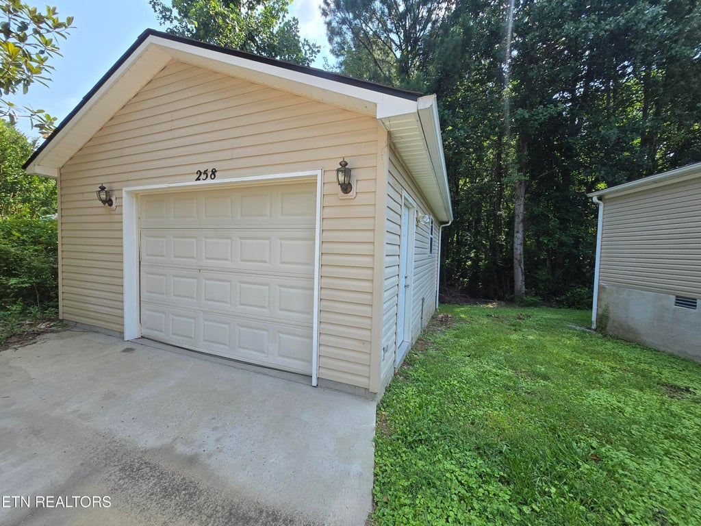 Photo of 258 Dartmoor Drive, Crossville, TN 38558 (MLS # 1352388)