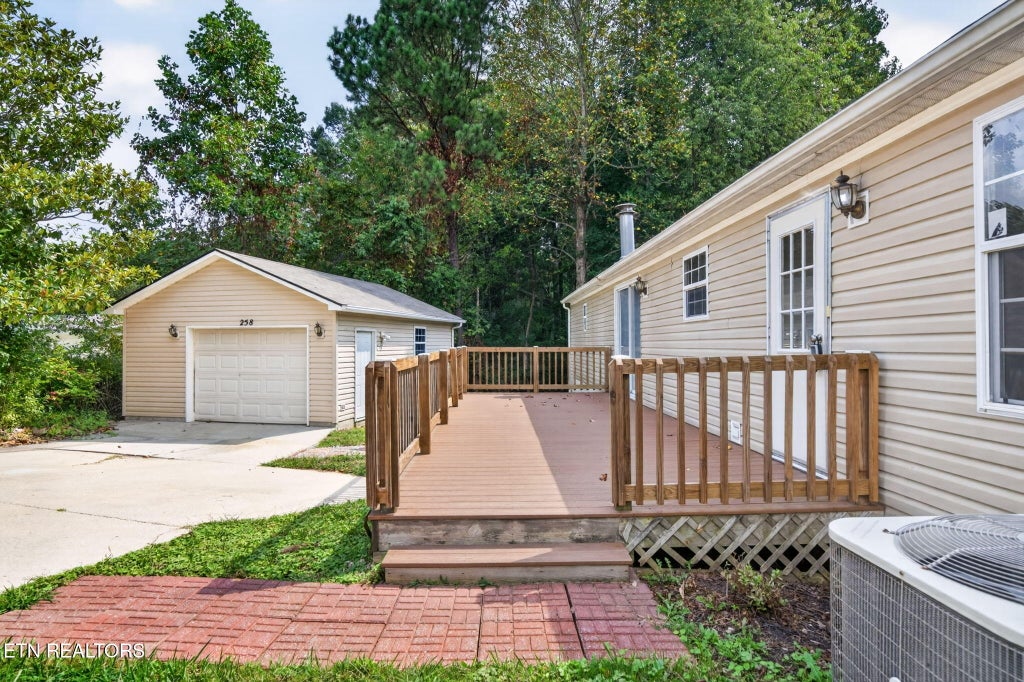 Photo of 258 Dartmoor Drive, Crossville, TN 38558 (MLS # 1352388)