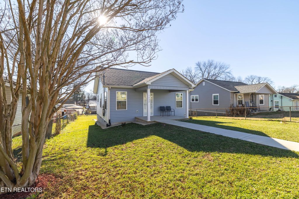 Photo of 1732 Jourolman Ave, Knoxville, TN 37921 (MLS # 1325378)