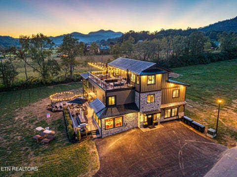 Photo of 3026 Wonder Meadows Lane, Pigeon Forge, TN 37862 (MLS # 1360145)