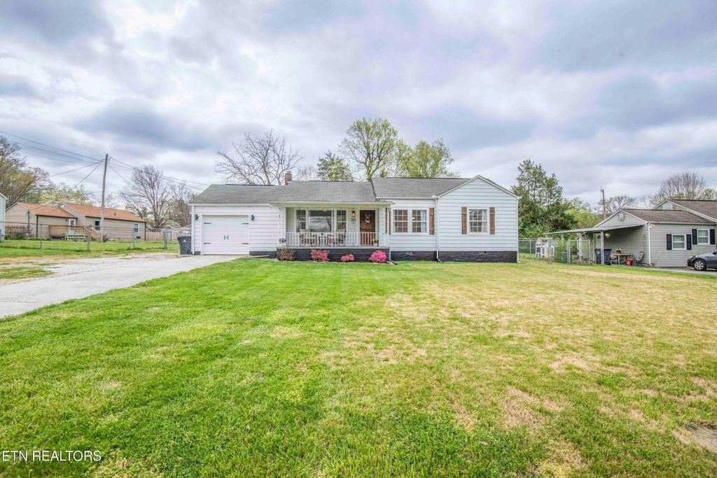 Photo of 302 Hamilton Rd, Knoxville, TN 37920 (MLS # 1335082)