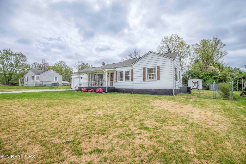 Photo of 302 Hamilton Rd, Knoxville, TN 37920 (MLS # 1335082)