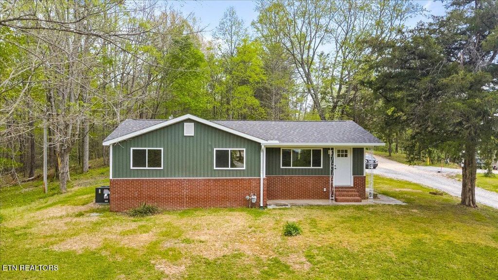 Photo of 520 W Hills Drive, Huntsville, TN 37756 (MLS # 1325591)