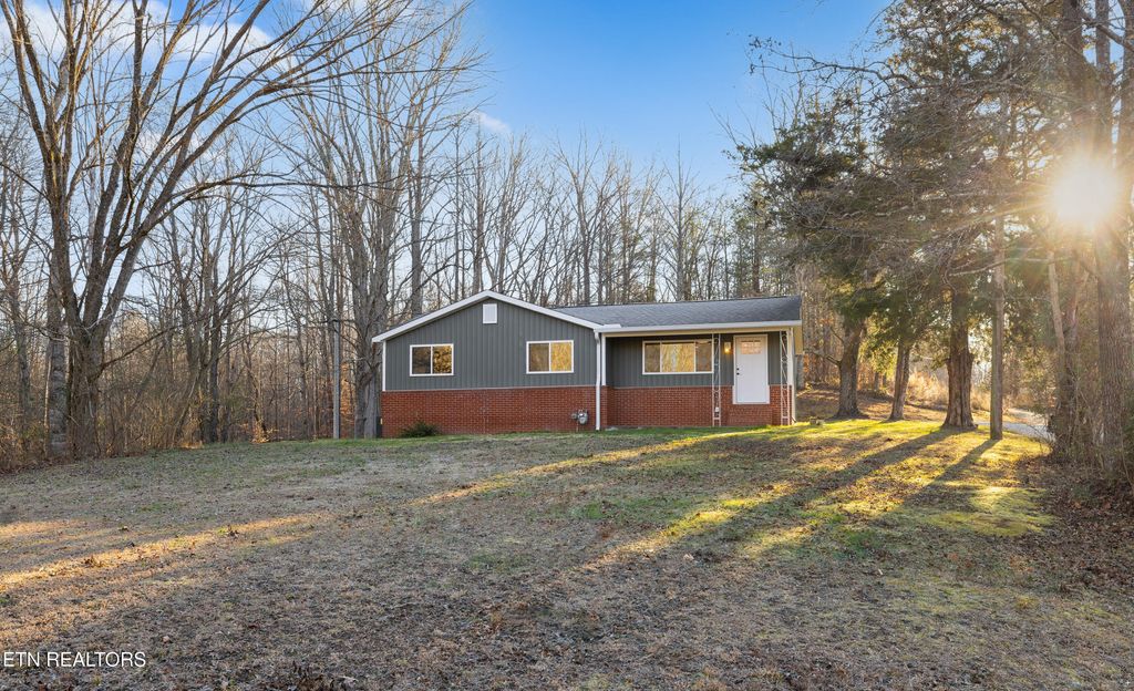 Photo of 135 Cougar Ridge Pvt Drive, Huntsville, TN 37756 (MLS # 1325591)
