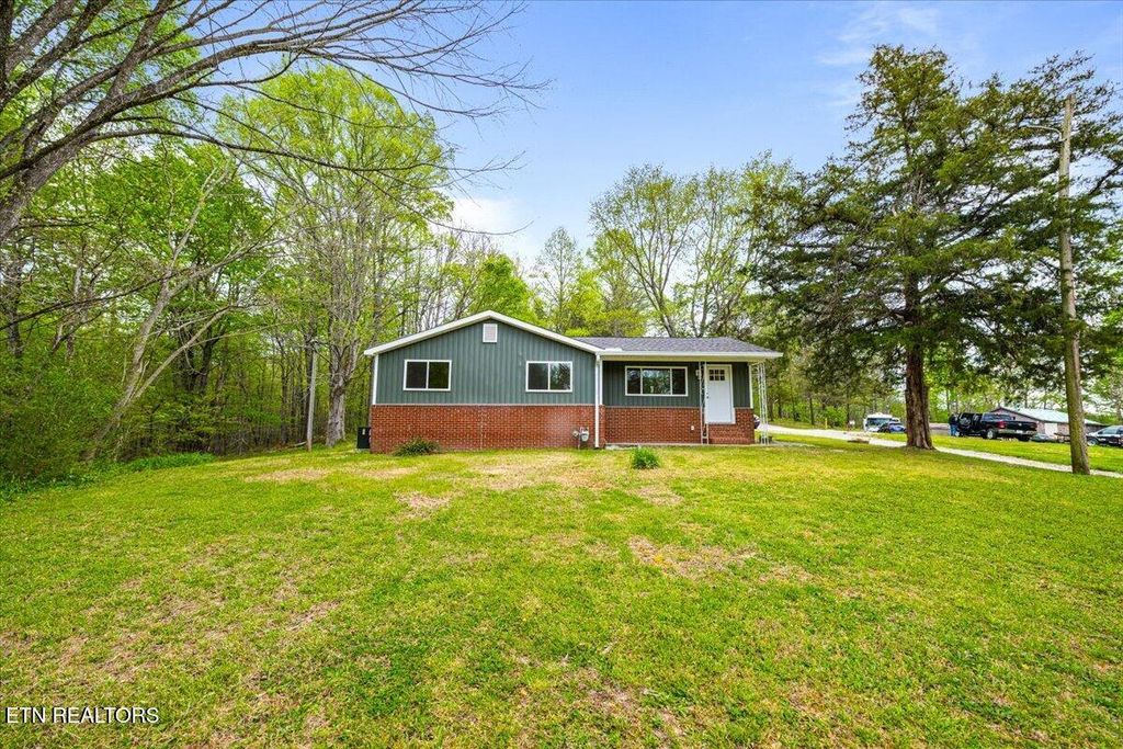 Photo of 520 W Hills Drive, Huntsville, TN 37756 (MLS # 1325591)