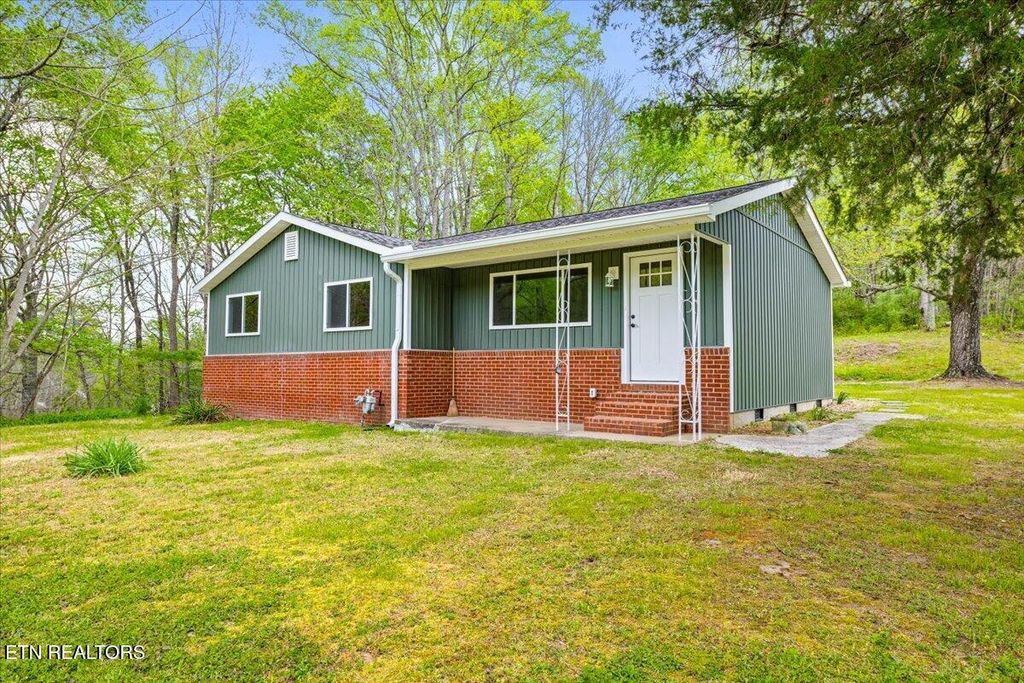 Photo of 520 W Hills Drive, Huntsville, TN 37756 (MLS # 1325591)