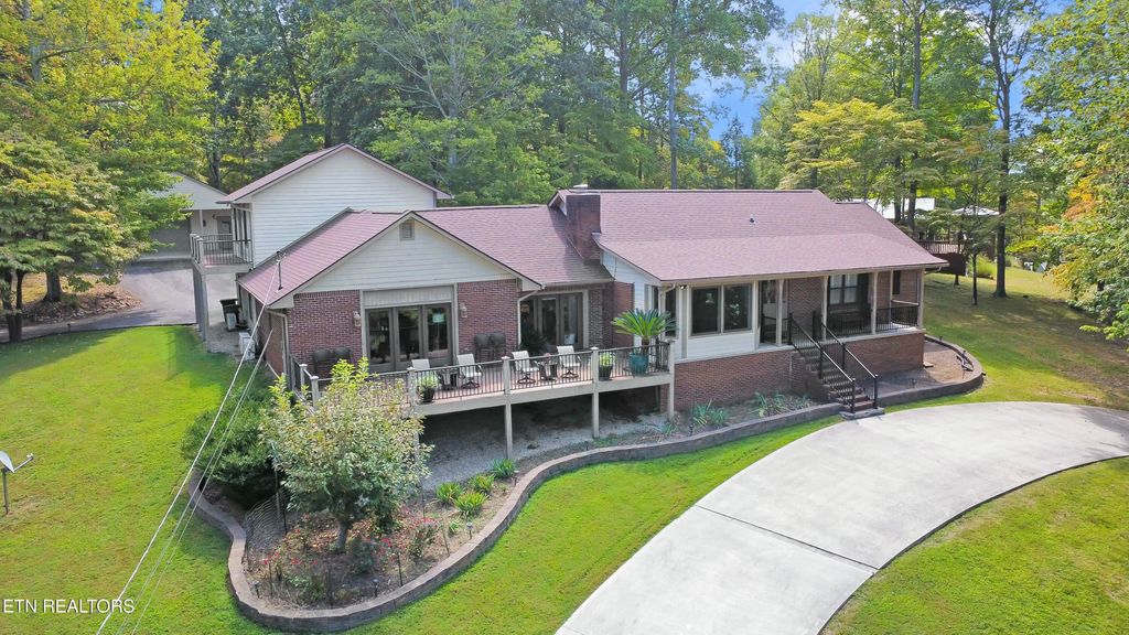 Photo of 1517 Deerfield Way, LaFollette, TN 37766 (MLS # 1298462)