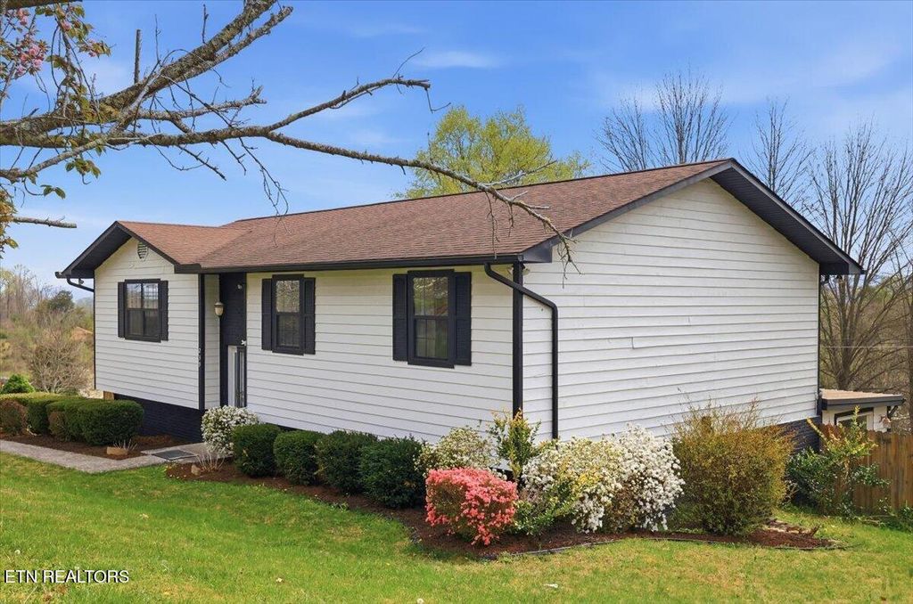 Photo of 239 Bello Rd, Tazewell, TN 37879 (MLS # 1335571)