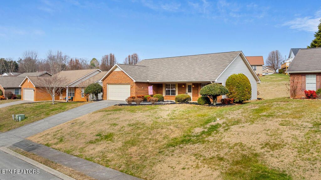 Photo of 1035 Willow Creek Circle, Maryville, TN 37804 (MLS # 1327984)