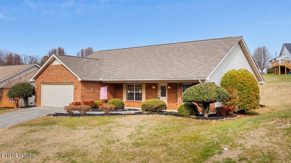 Photo of 1035 Willow Creek Circle, Maryville, TN 37804 (MLS # 1327984)