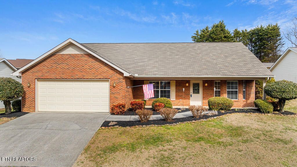 Photo of 1035 Willow Creek Circle, Maryville, TN 37804 (MLS # 1327984)