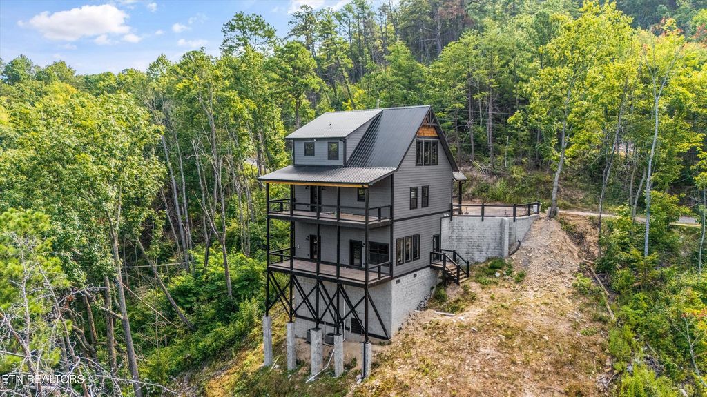 Photo of 3414 Sugar Maple Loop Rd, Sevierville, TN 37862 (MLS # 1331775)