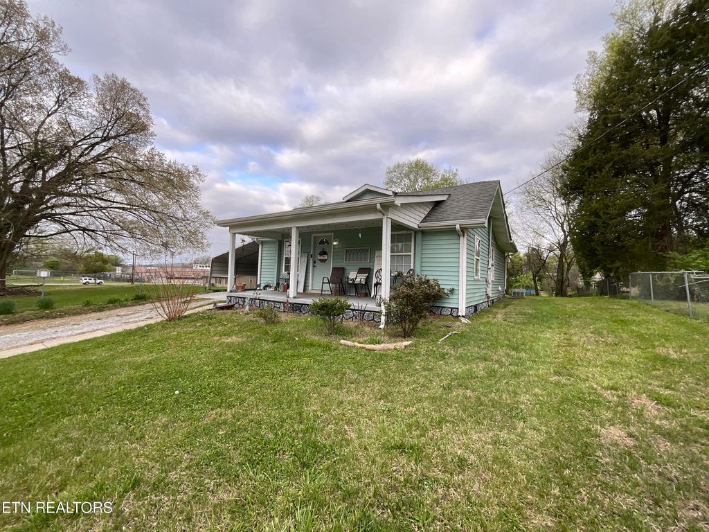 Photo of 409 First St, Kingston, TN 37763 (MLS # 1334691)