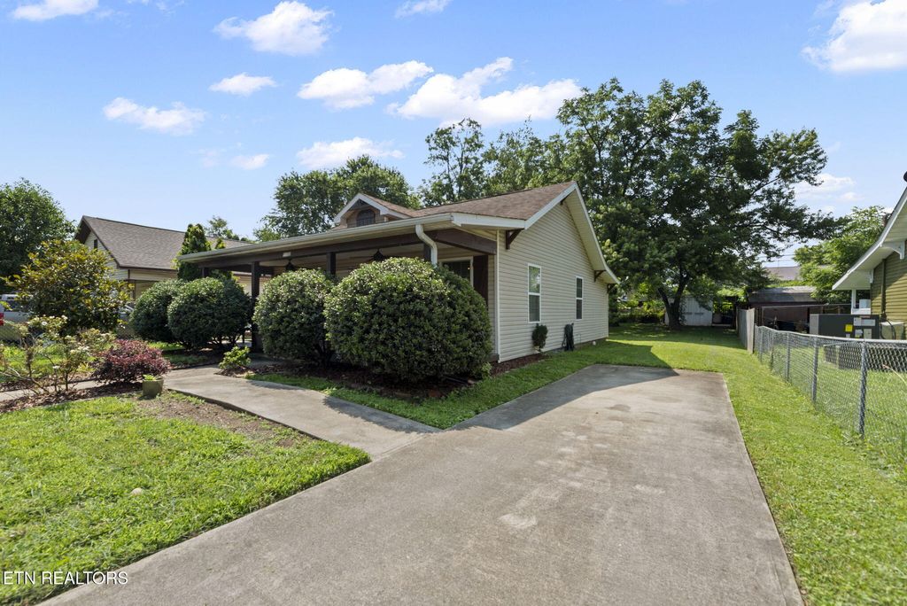 Photo of 1132 Connecticut Ave, Knoxville, TN 37921 (MLS # 1324254)