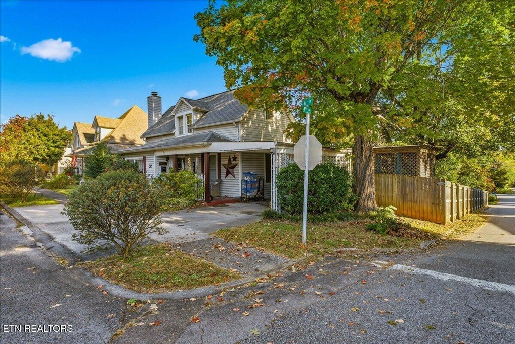 Photo of 501 N A St, Lenoir City, TN 37771 (MLS # 1360436)