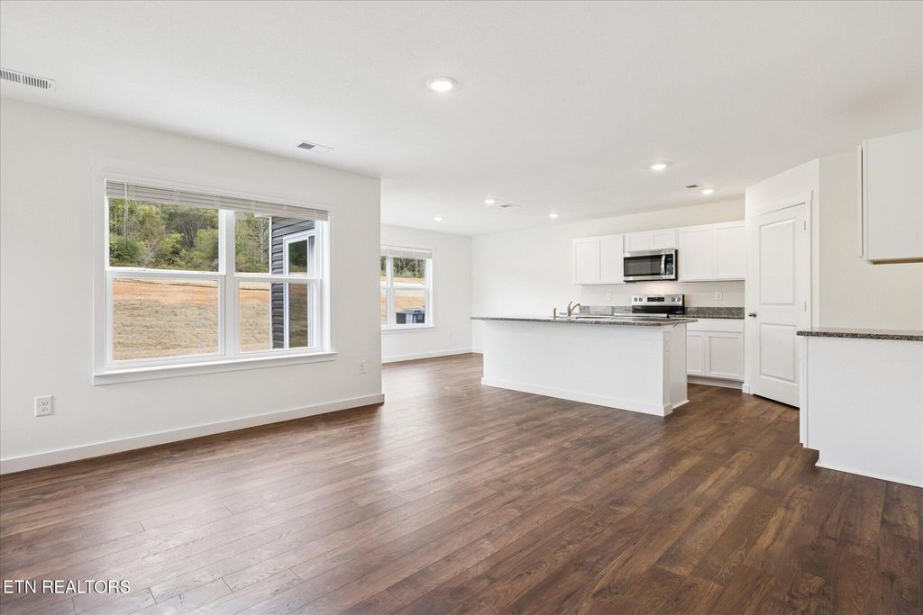 Photo of 187 N Rolling Meadows Drive, Harriman, TN 37748 (MLS # 1309234)