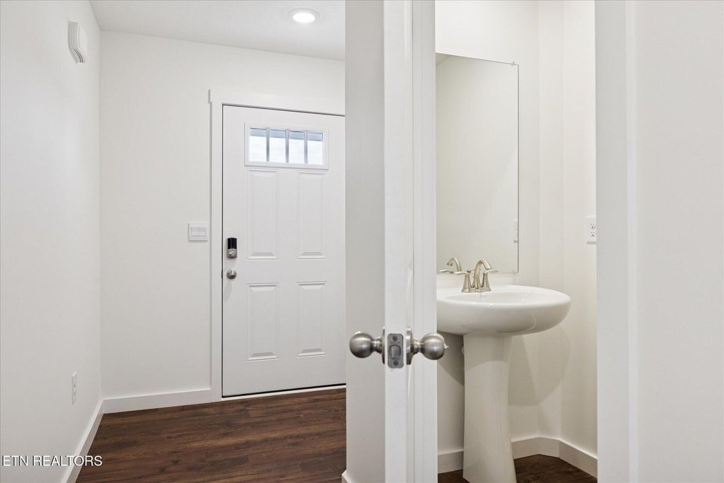 Photo of 187 N Rolling Meadows Drive, Harriman, TN 37748 (MLS # 1309234)