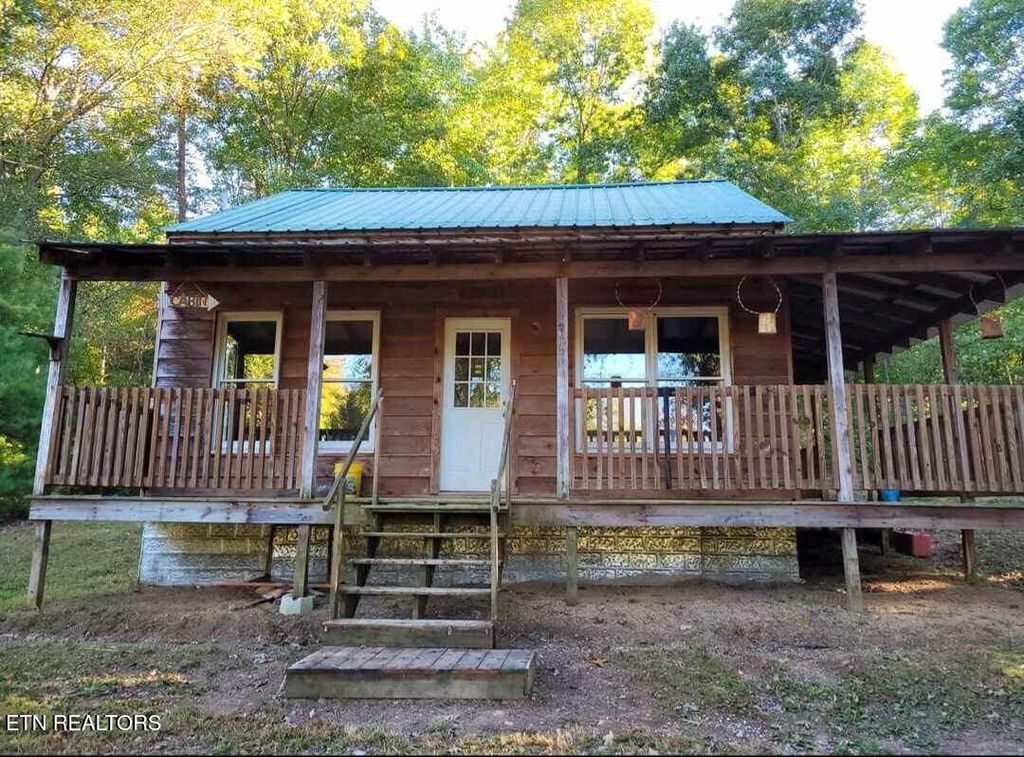 Photo of 346 Scott Wyatt Rd, Deer Lodge, TN 37726 (MLS # 1318326)